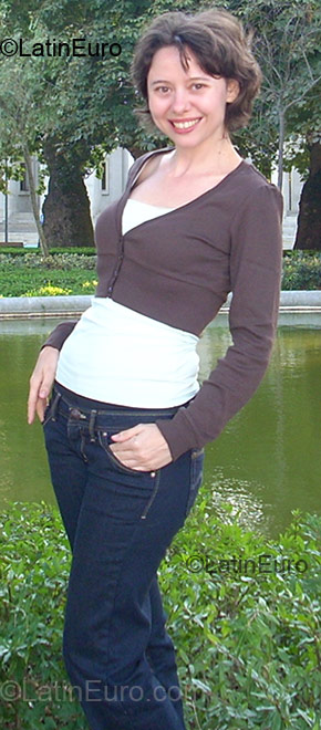 Date this athletic Portugal girl Ainavide from Porto PT11