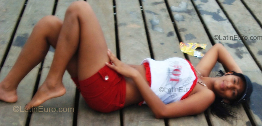 Date this hard body Brazil girl Rosilene from Montividiu BR1274