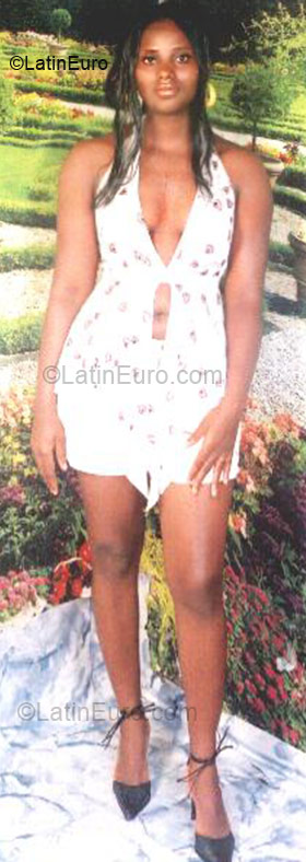 Date this foxy Cameroon girl Carine from Yaounde CM18