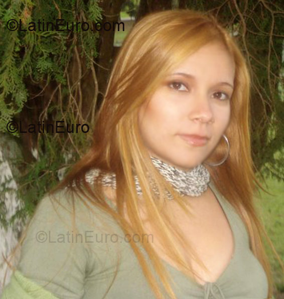 Date this happy Brazil girl Aline from Nova Iguacu BR1444