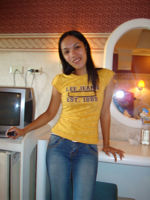 Date this exotic Philippines girl Louvelle from General Santos City PH200