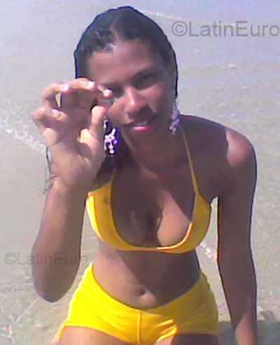 Date this voluptuous Brazil girl Carine from Ilheus BR1465