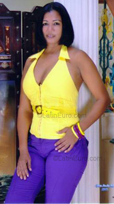Date this georgeous Dominican Republic girl Maria from Santo Domingo DO1460