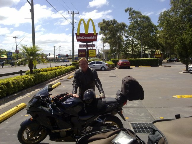 Date this tall Australia man Roger from Melbourne AU68