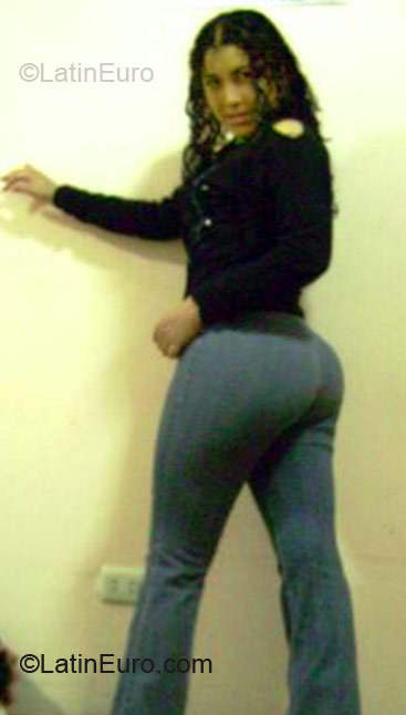 Date this nice looking Peru girl Yeny Laura from Lima PE122