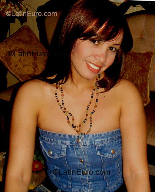 Date this charming Dominican Republic girl Carmen Luisa from La Vega DO1588