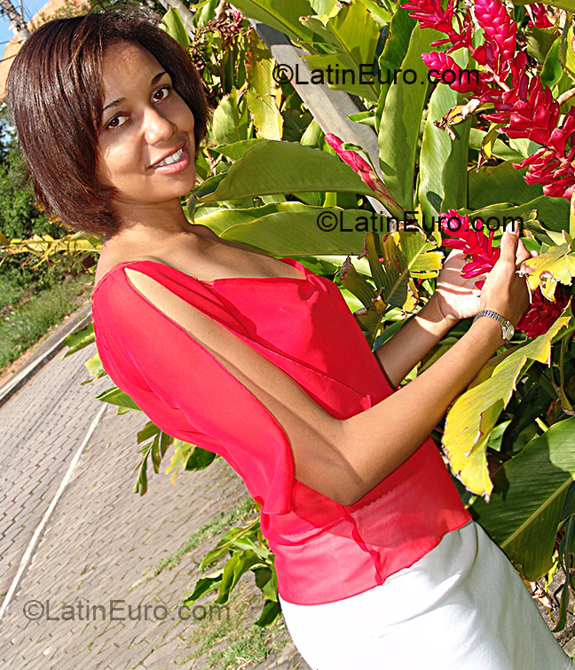 Date this hard body Brazil girl Vania from Vila Velha BR1667