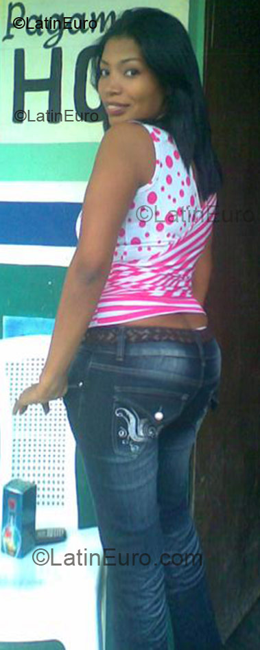 Date this delightful Dominican Republic girl Veronica from Monsenor Nouel DO1610