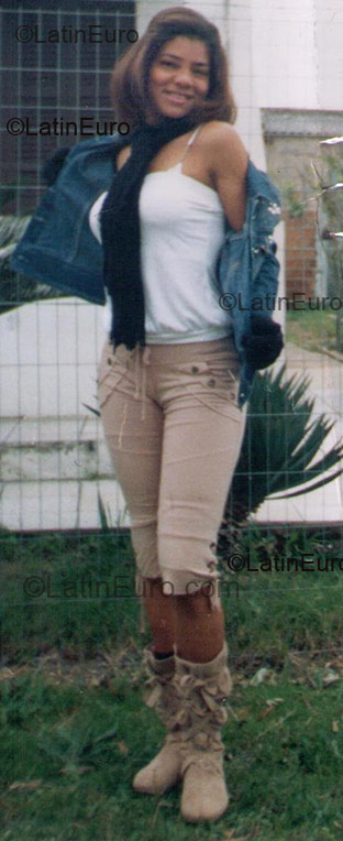 Date this happy Brazil girl Cintia Aparecida from Sete Lagoas BR1711