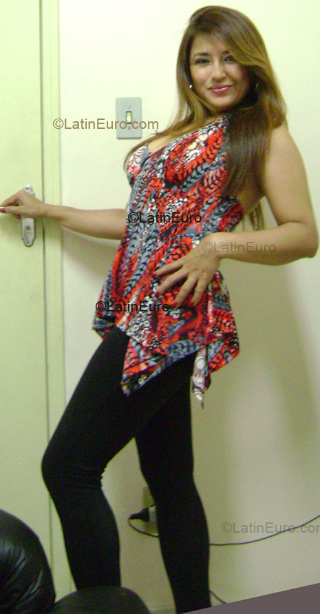 Date this gorgeous Brazil girl Symone from Santos BR1746