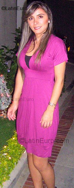 Date this charming Colombia girl Yezenia from Bucaramanga CO1575