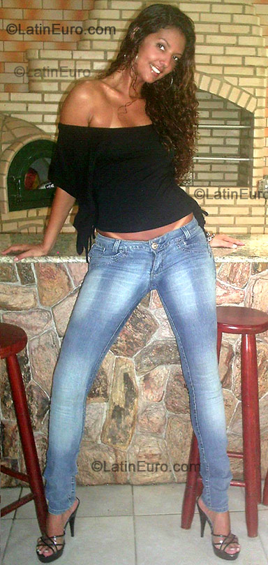 Date this sultry Brazil girl Alessandra Aparecida from Sao Goncalo BR3623