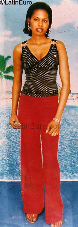 Date this foxy Ivory Coast girl Mel from Abidjan IC19