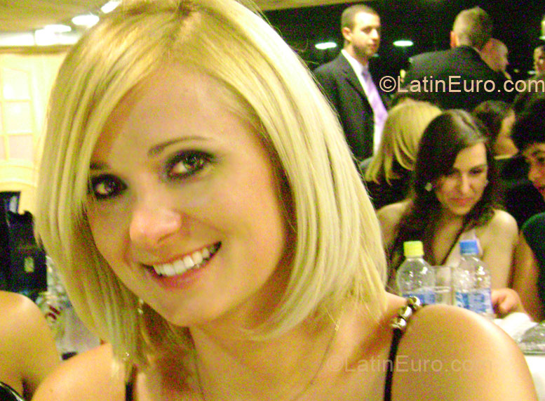 Date this beautiful Brazil girl Chelen from Curitiba BR1995