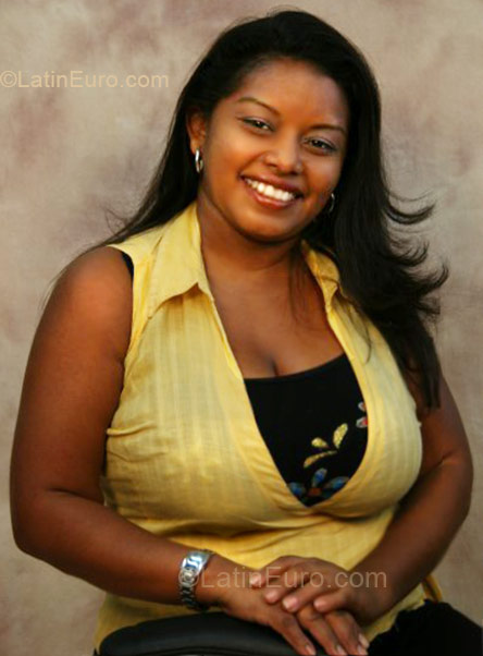 Date this beautiful Colombia girl Dalgis from Cartagena CO1929