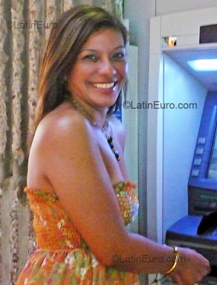 Date this happy Colombia girl Lisvana from Barranquilla CO1967