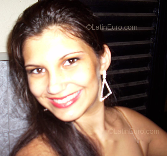 Date this attractive Brazil girl Janaira Fernanda from Manaus BR2050