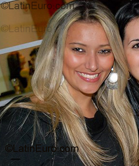 Date this hard body Brazil girl Joysse from Campinas BR2086