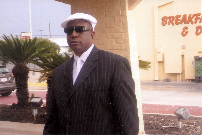 Date this gorgeous United States man ENGINEKNOBIE from New York US4944