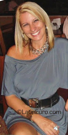 Date this charming Brazil girl Lucienne from Santos BR2156