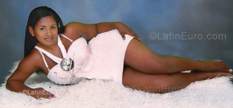Date this stunning Dominican Republic girl Miguelina from Santiago DO3136