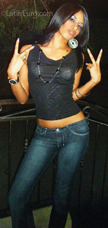 Date this beautiful Dominican Republic girl Zuleyka from Santiago DO3353