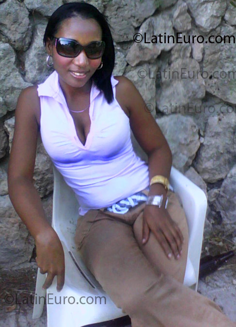 Date this exotic Dominican Republic girl Welseyi from Barahona DO3395