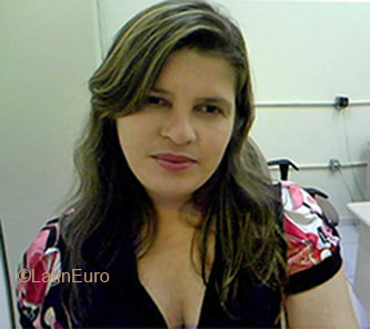 Date this nice looking Brazil girl Deivilene from Porto Velho BR2412