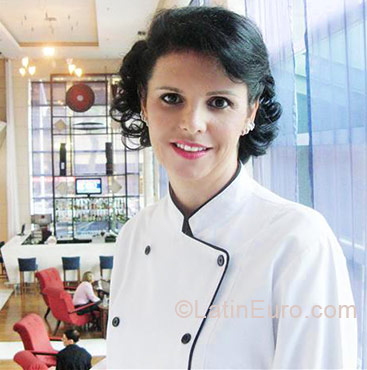 Date this happy Brazil girl Maria from Curitiba BR3754