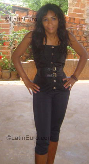 Date this funny Brazil girl Vania from Goiania BR5153