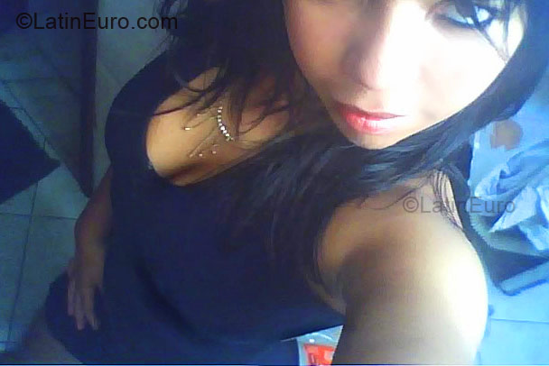 Date this good-looking Brazil girl Viviane from Salvador BR2976