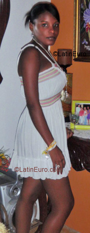 Date this cute Dominican Republic girl Yamilka from Santo Domingo DO4345