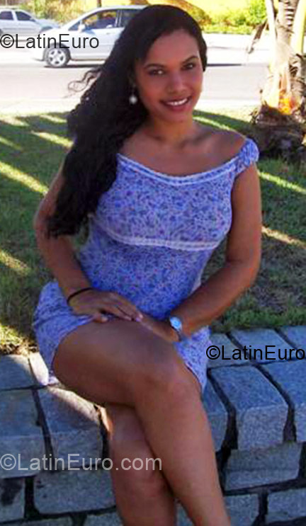 Date this delightful Brazil girl Nanda from Salvador BR3115