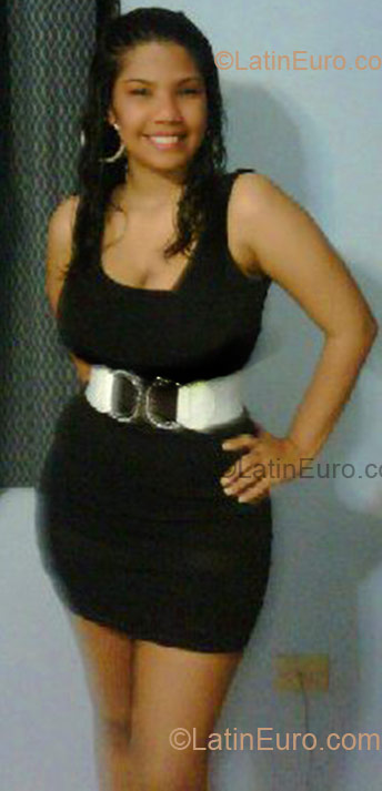 Date this sensual Dominican Republic girl Yanna from Santo Domingo DO4367