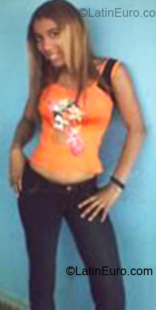 Date this hard body Brazil girl Janaina from Salvador BR3139