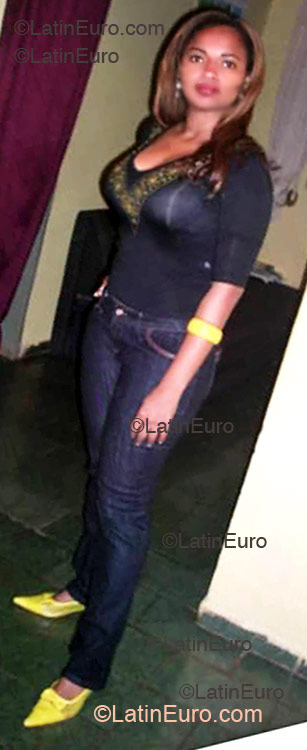 Date this hard body Brazil girl Keila from Goiania BR5773