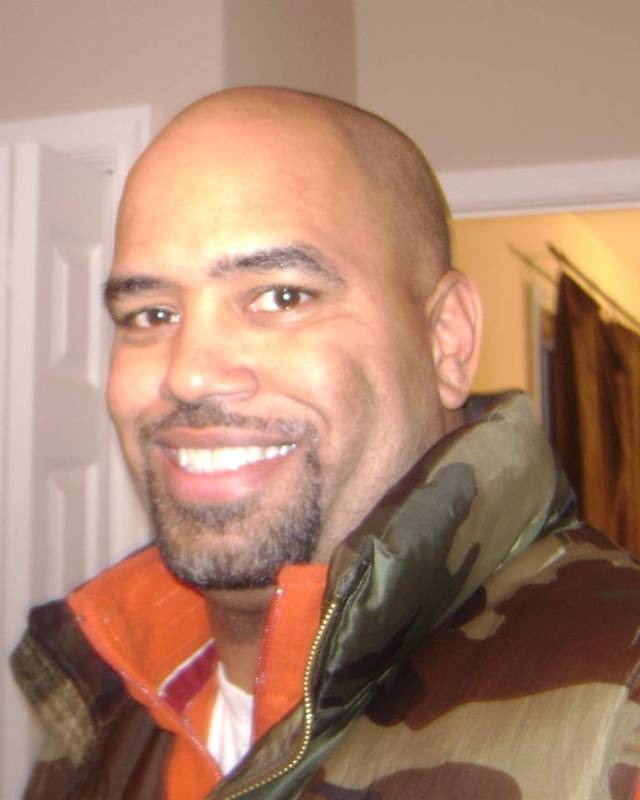 Date this tall United States man Dwayne from St. Charles US6293