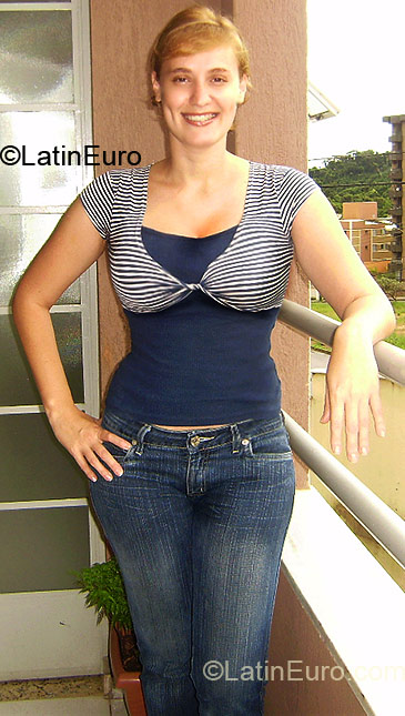 Date this young Brazil girl Elaine from Belo Horizonte BR4694