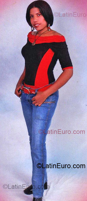 Date this beautiful Dominican Republic girl Kirsiss from San Francisco De Macoris DO4496