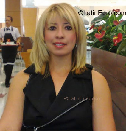 Date this nice looking Brazil girl Maria Cristna from Aguas Claras BR6027