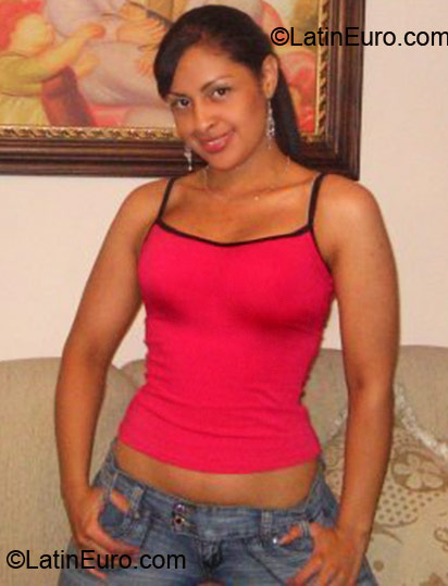 Date this attractive Colombia girl Evelyn from Medellin CO6335