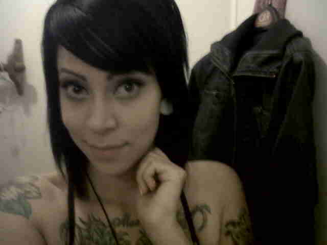 Date this happy United States girl Limny from San Diego US6897