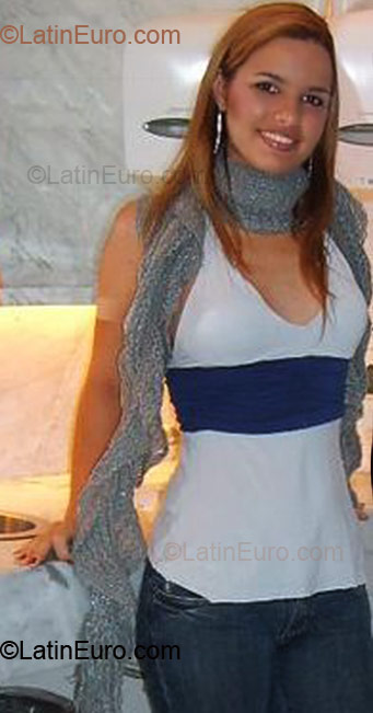 Date this sultry Brazil girl Ana Claudia from Joao Pessoa BR3396