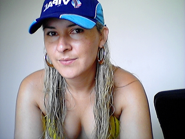 Date this lovely Brazil girl El from Brasilia BR3480
