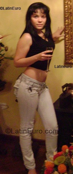 Date this happy Ecuador girl Yanet from Quito EC22