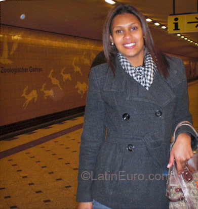 Date this lovely Brazil girl Ana Carolina from Santos BR3553