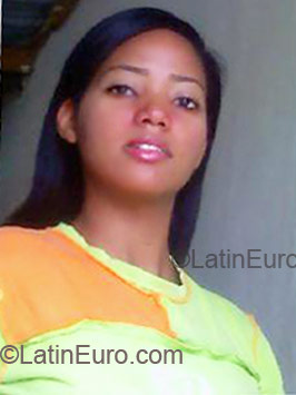 Date this georgeous Dominican Republic girl Madeline from Santo Domingo DO5037
