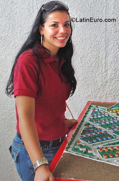 Date this hot Nicaragua girl Maria Esperanza from Leon NI10