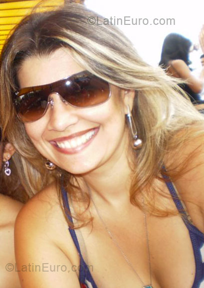Date this attractive Brazil girl Fabiana from Sertaozinho BR3756