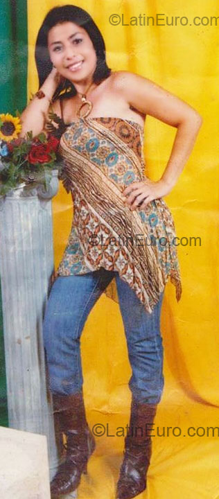 Date this cute Honduras girl Ana Julia from La Ceiba HN238